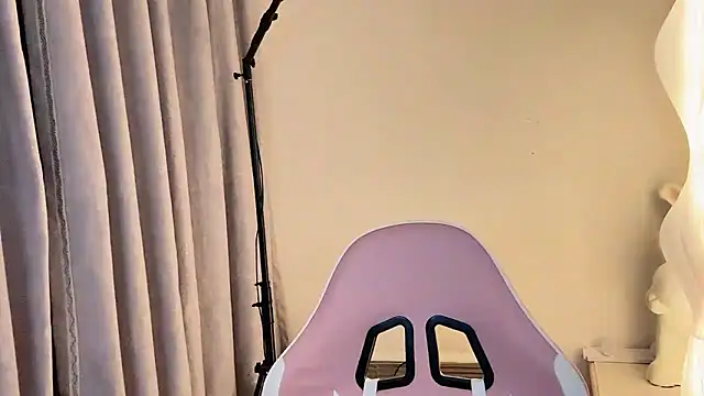 Snapshot of TuTu-550 chatting on 4, 12, 2024 TuTu-550 online show from 4, 12, 2024