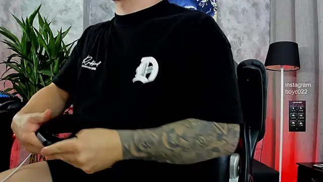 boyc022  online show from 10, 9, 2025