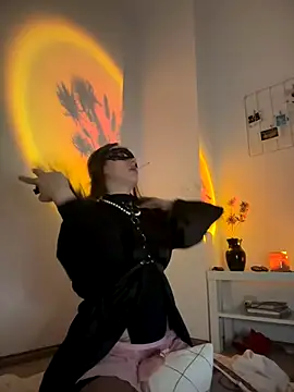 Evelina Raptor online show from 2, 12, 2024