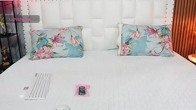 Snapshot of hornybarelylegalgirl chatting on 21, 6, 2026 hornybarelylegalgirl online show from 21, 6, 2026
