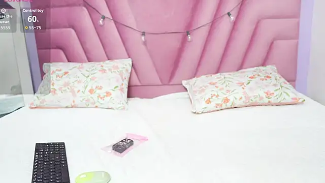 Snapshot of hornybarelylegalgirl chatting on 16, 7, 2026 hornybarelylegalgirl online show from 16, 7, 2026