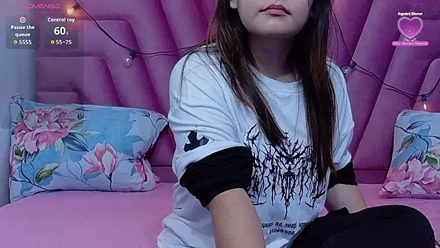 Snapshot of hornybarelylegalgirl chatting on 26, 2, 2026 hornybarelylegalgirl online show from 26, 2, 2026