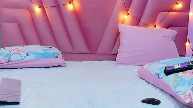 Snapshot of hornybarelylegalgirl chatting on 20, 2, 2026 hornybarelylegalgirl online show from 20, 2, 2026