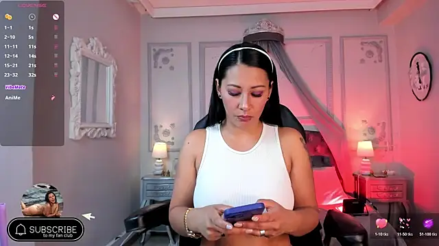 Snapshot of Sue_Wolls chatting on 17, 10, 2025 Sue Wolls online show from 17, 10, 2025