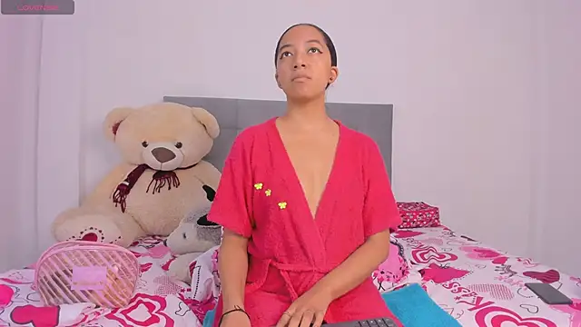 NAHOMI MILLER online show from 4, 1, 2025