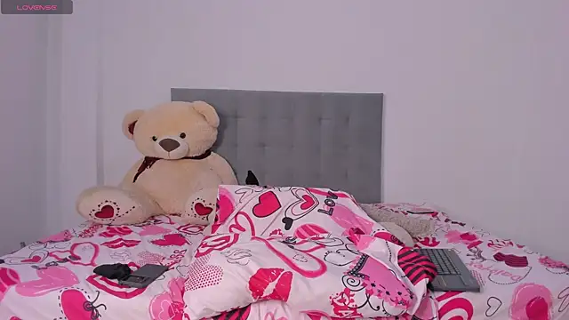 NAHOMI MILLER online show from 11, 1, 2025