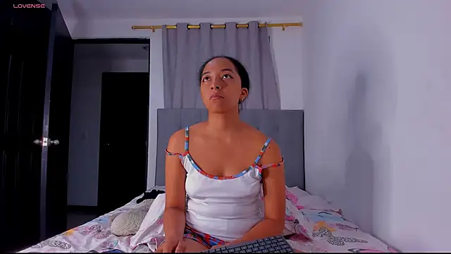 NAHOMI MILLER online show from 7, 3, 2025