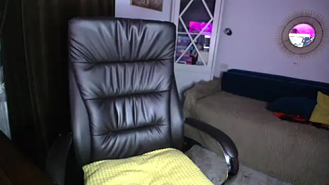 Snapshot of AmashaSiri chatting on 11, 9, 2025 AmashaSiri online show from 11, 9, 2025