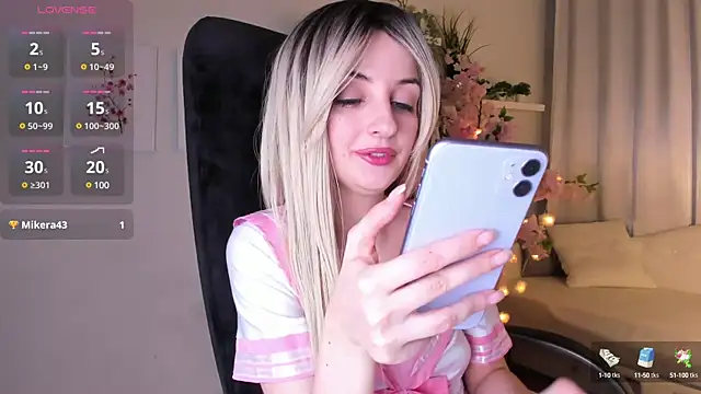 Snapshot of Katty_Lights chatting on 8, 3, 2025 Katty Lights online show from 8, 3, 2025