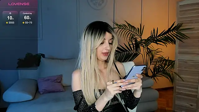 Snapshot of Katty_Lights chatting on 8, 3, 2025 Katty Lights online show from 8, 3, 2025