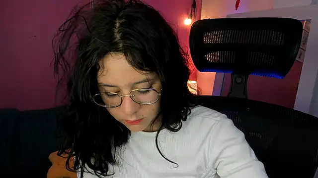 agnes 213 online show from 5, 11, 2025