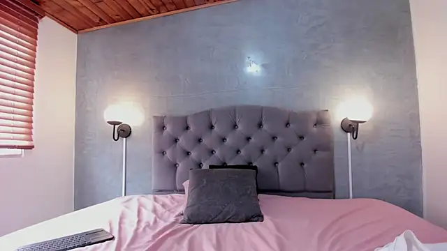 MeridaLane online show from 15, 2, 2025