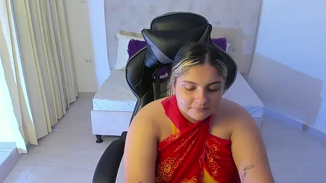 Snapshot of Sienna_Jones chatting on 2, 12, 2024 Sienna Jones online show from 2, 12, 2024
