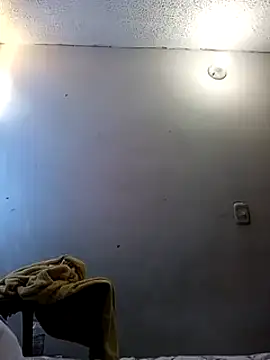 Queenjenn   online show from 5, 2, 2025