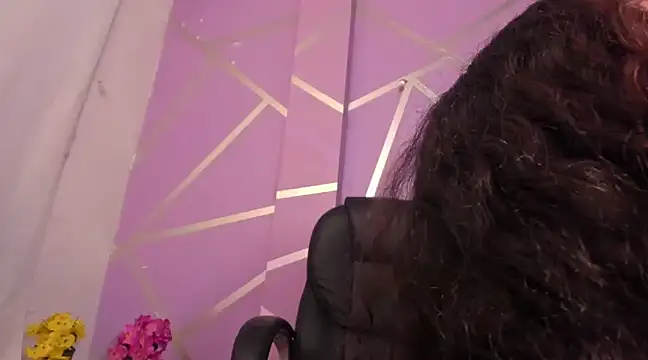 Queenjenn   online show from 15, 2, 2025