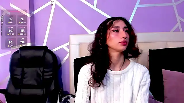 Queenjenn   online show from 3, 2, 2025