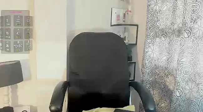 Queenjenn   online show from 11, 2, 2025