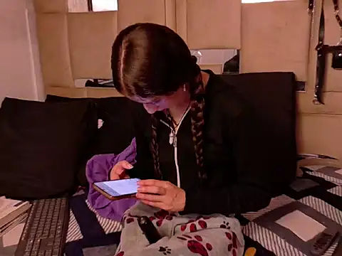 Queenjenn   online show from 9, 3, 2026