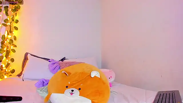 emillyhills online show from 18, 2, 2025