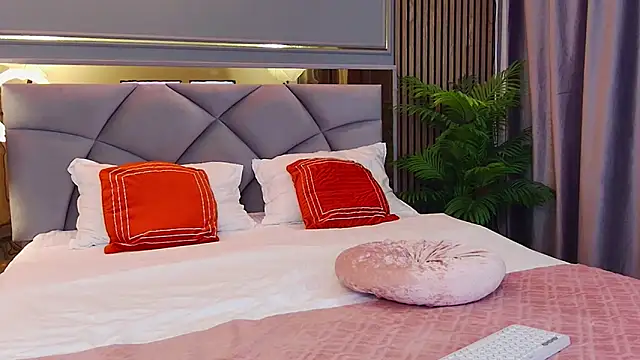 AvaCristal online show from 28, 11, 2025