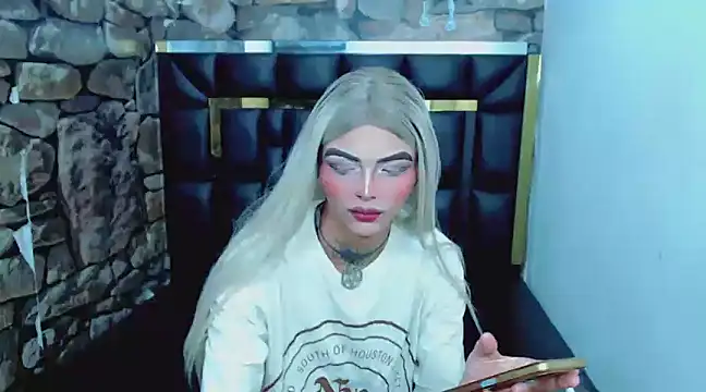 Luna and valery online show from 4, 1, 2025