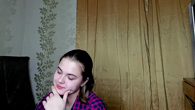 Snapshot of holly_mila chatting on 20, 12, 2024 holly mila online show from 20, 12, 2024