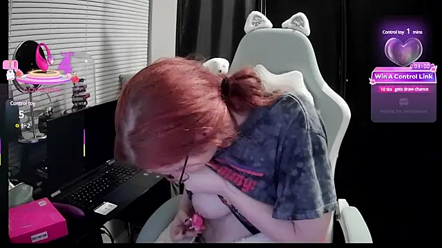 Snapshot of LilyFoxxx chatting on 28, 2, 2025 LilyFoxxx online show from 28, 2, 2025