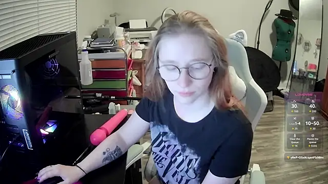 Snapshot of LilyFoxxx chatting on 4, 3, 2026 LilyFoxxx online show from 4, 3, 2026