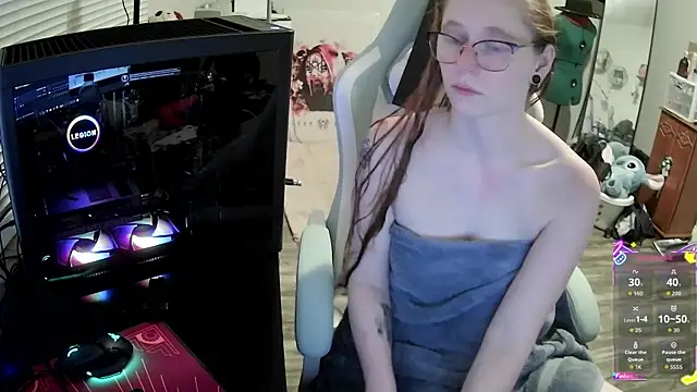 Snapshot of LilyFoxxx chatting on 28, 11, 2025 LilyFoxxx online show from 28, 11, 2025