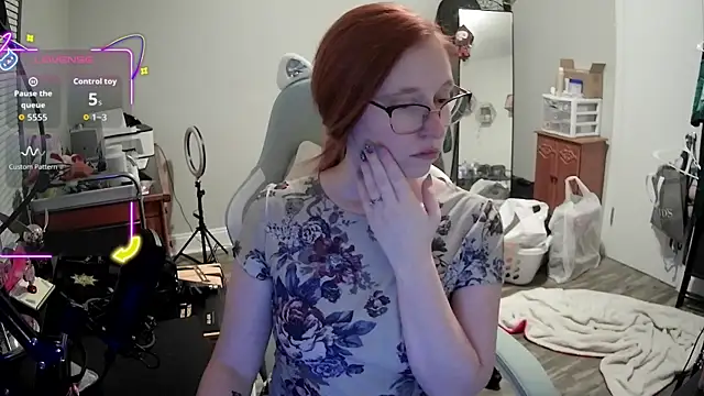 Snapshot of LilyFoxxx chatting on 12, 9, 2025 LilyFoxxx online show from 12, 9, 2025