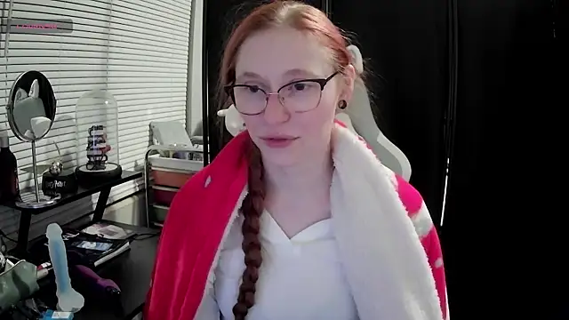 Snapshot of LilyFoxxx chatting on 19, 2, 2025 LilyFoxxx online show from 19, 2, 2025