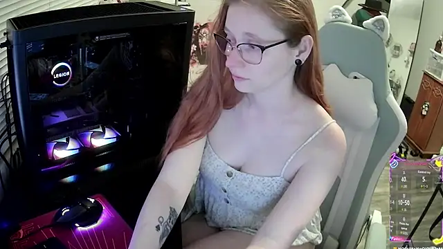 Snapshot of LilyFoxxx chatting on 23, 11, 2025 LilyFoxxx online show from 23, 11, 2025