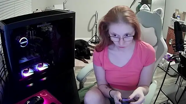 Snapshot of LilyFoxxx chatting on 7, 11, 2025 LilyFoxxx online show from 7, 11, 2025