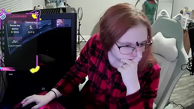 Snapshot of LilyFoxxx chatting on 8, 10, 2025 LilyFoxxx online show from 8, 10, 2025