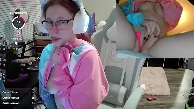 Snapshot of LilyFoxxx chatting on 2, 2, 2025 LilyFoxxx online show from 2, 2, 2025