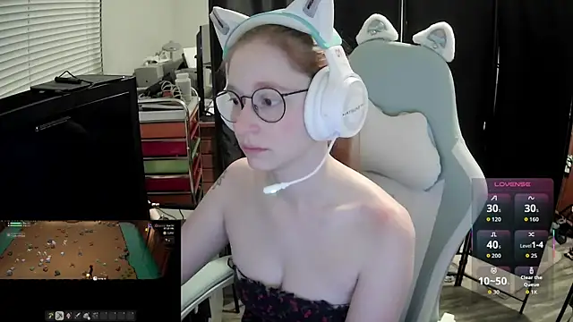 LilyFoxxx online show from 28, 6, 2026