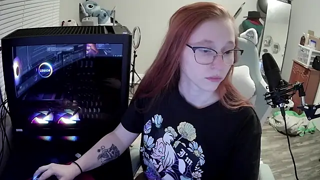 Snapshot of LilyFoxxx chatting on 10, 10, 2025 LilyFoxxx online show from 10, 10, 2025