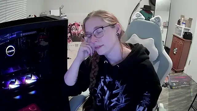 LilyFoxxx online show from 17, 12, 2025