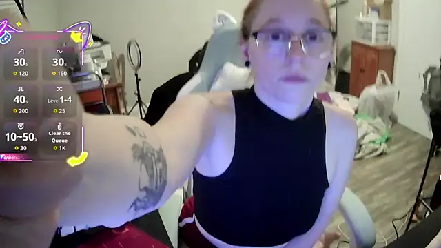 Snapshot of LilyFoxxx chatting on 6, 10, 2025 LilyFoxxx online show from 6, 10, 2025