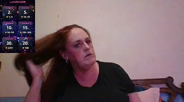 Snapshot of JulieJewel chatting on 17, 12, 2024 JulieJewel online show from 17, 12, 2024