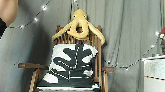 Skinnyshiny boy online show from 17, 1, 2025