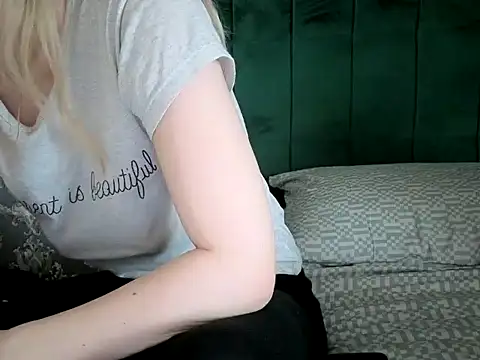 nicole77745 online show from 2, 4, 2026
