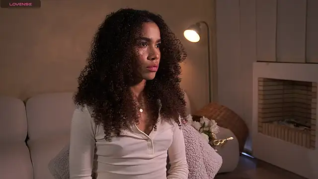 paulacora100 online show from 13, 3, 2025