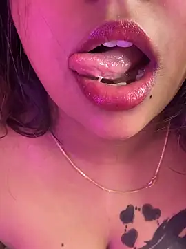 Snapshot of wildestcouplee chatting on 22, 11, 2025 wildestcouplee online show from 22, 11, 2025