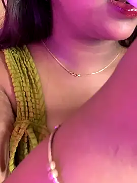 Snapshot of wildestcouplee chatting on 1, 11, 2025 wildestcouplee online show from 1, 11, 2025