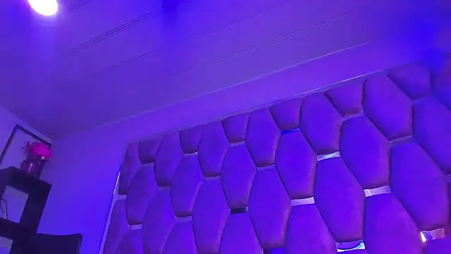 Freya Miller  online show from 13, 11, 2025