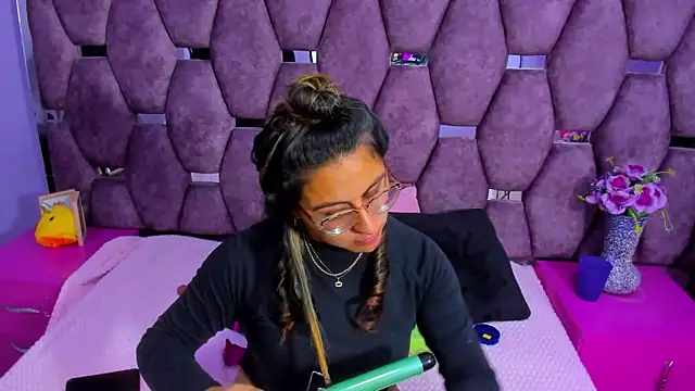 Freya Miller  online show from 22, 10, 2025