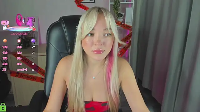 Christy Little online show from 26, 10, 2025