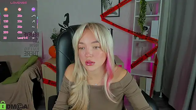 Christy Little online show from 30, 10, 2025