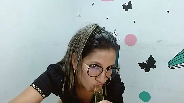 Snapshot of Benett_Lea chatting on 5, 12, 2024 Benett Lea online show from 5, 12, 2024